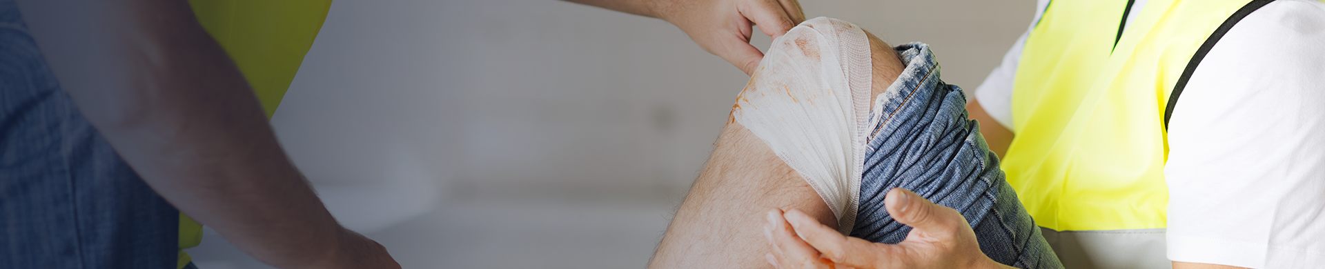 bandaging knee injury