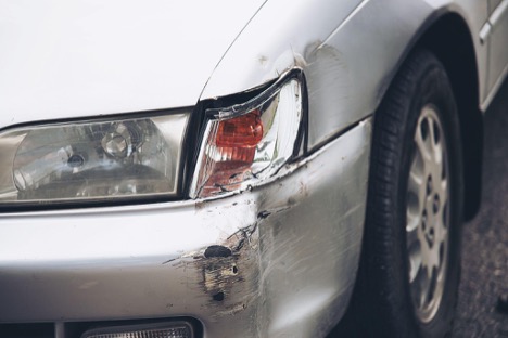 car with damaged headlight